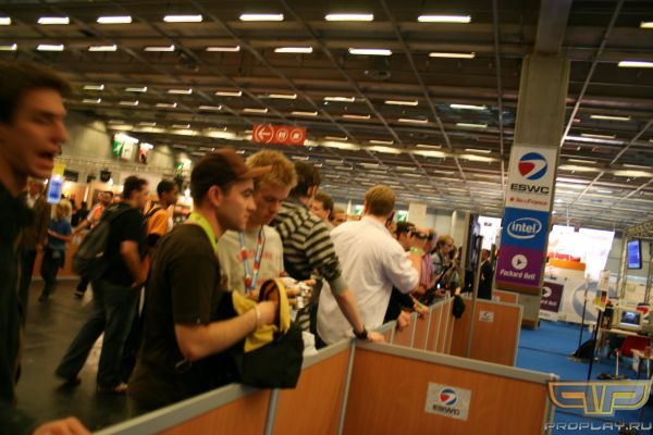 Все эти люди смотрят за ID Gaming в игре против mibr