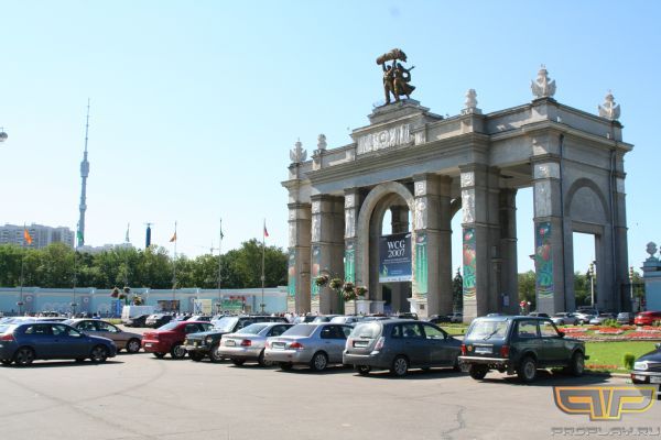 Главный вход в ВВЦ. День 15:00