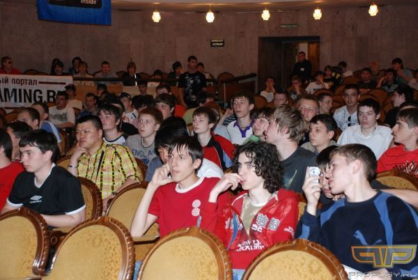 Давно Дворец Культуры не принимал столько молодежи...